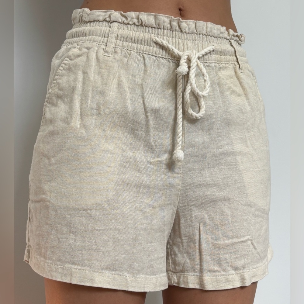 H&M Women's Light Beige Cargo Shorts